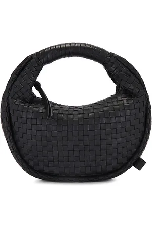 REVOLVE Cleobella Cleobella minibolso hobo santiago en color talla all en - Black. Talla all.
