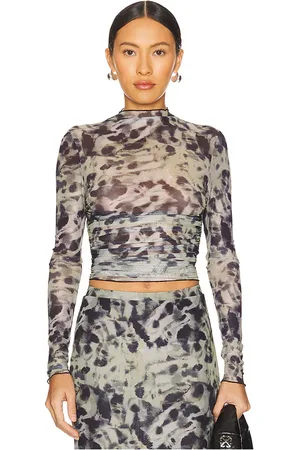 REVOLVE BY.DYLN By.dyln nina top en color gris talla L en - Grey. Talla L (también en M, S, XL, XS).