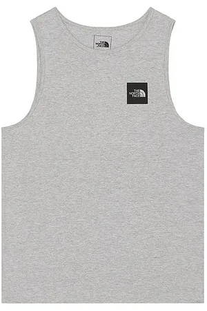 REVOLVE The North Face The north face camiseta tirantes en color gris claro talla L en - Light Grey. Talla L (también en M, XL/1X).