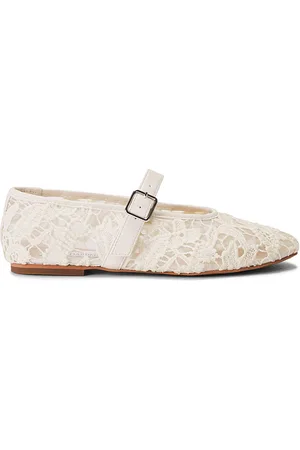 REVOLVE Steve Madden Steve madden mercedita plana dreaming en color ivory talla 10 en - Ivory. Talla 10 (también en 6, 6.5, 7, 7.5, 8, 8.5, 9, 9