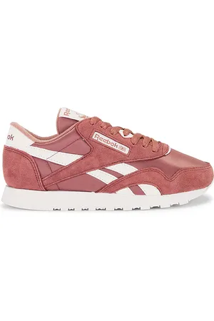 REVOLVE Reebok Reebok zapatilla deportiva classic nylon en color rose talla 10 en - Rose. Talla 10 (también en 5.5, 6, 6.5, 7, 7.5, 8, 8.5, 9