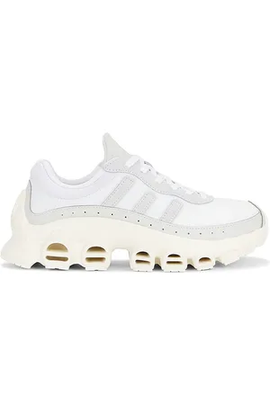 REVOLVE Adidas Originals Adidas originals zapatilla deportiva adifom megaride w en color talla 10 en - White. Talla 10 (también en 5, 6, 6.5, 7
