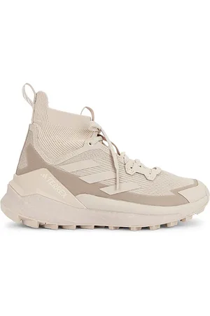 REVOLVE Adidas Originals Adidas originals zapatilla deportiva terrex free hiker 2.w en color neutral talla 10 en - Neutral. Talla 10 (también en 6, 6.5