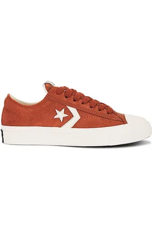 REVOLVE Converse Converse zapatilla deportiva ox en color marrón talla M13 en A Nutshell Egret & Black - Brown. Talla M13 (también en M10 / W11.5, M10.5 / W