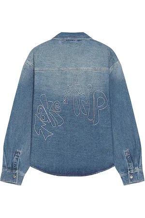 REVOLVE House of Sunny House of sunny camisa denim take a trip en color azul talla L en - Blue. Talla L (también en M, S).