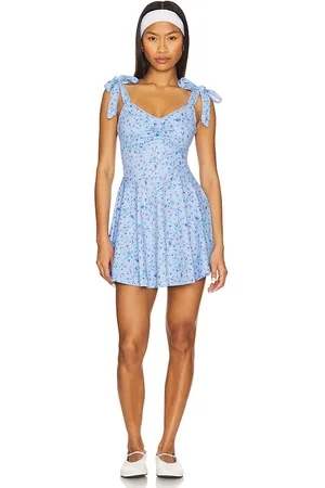 REVOLVE BEACH RIOT Beach riot vestido pixie en color bebe azul talla L en - Baby Blue. Talla L (también en M, S, XS).