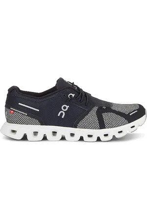 REVOLVE On On zapatilla deportiva cloud 5 en color negro talla 7 en - Black. Talla 7 (también en 7.5, 8, 8.5).