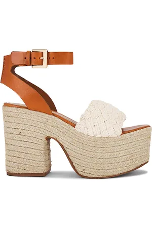 REVOLVE Schutz Schutz sandalia isabel cutout en color marrón talla 10 en - Brown. Talla 10 (también en 6, 7.5, 8, 8.5, 9, 9.5).