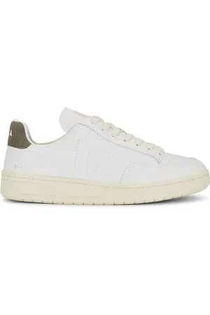 REVOLVE Veja Veja zapatilla deportiva v-12 stitch en color blanco talla 42 en Extra White White & Kaki - White. Talla 42 (también en 44).