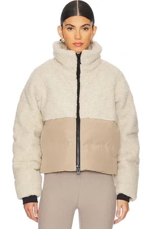 REVOLVE Canada Goose Canada goose plumífero elora en color bronce talla L en - Tan. Talla L (también en M, XL).