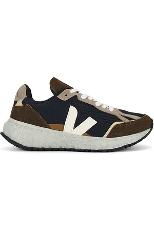 REVOLVE Veja Veja zapatilla deportiva condor royale en color negro talla 36 en - Black. Talla 36 (también en 37, 38, 39, 40, 41).