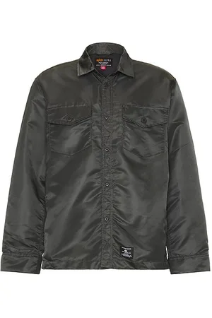 REVOLVE ALPHA INDUSTRIES Alpha industries sobrecamisa en color negro talla L en - Black. Talla L (también en M, S, XL/1X).