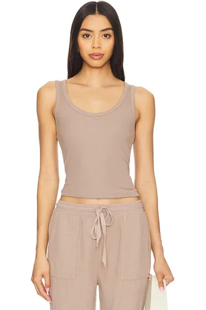 REVOLVE Bobi Bobi camiseta tirantes elástica en color taupe talla L en - Taupe. Talla L (también en M, S).