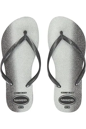 REVOLVE Havaianas Havaianas sandalia brillante slim en color talla 35/36 en - Black. Talla 35/36 (también en 39/40, 41/42).