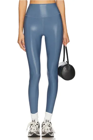 REVOLVE Spiritual Gangster Spiritual gangster lotus high gloss 7/8 legging en color roca talla L en - Slate. Talla L (también en M, S, XS).