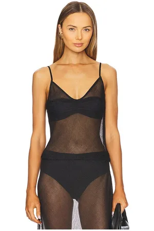 REVOLVE Bella Venice Bella venice top sin mangas sila en color negro talla L en - Black. Talla L (también en M, S, XS).