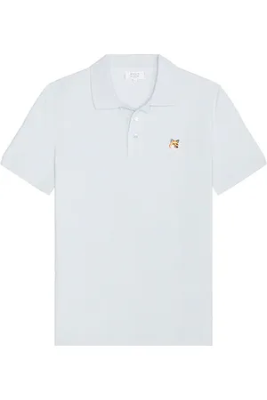 REVOLVE Maison Kitsune Maison kitsune fox head patch regular polo en color bebe azul talla L en - Baby Blue. Talla L (también en M, S, XL/1X).