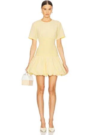 REVOLVE SIMKHAI Simkhai mini vestido de manga corta libbie en color amarillo limon talla S en - Lemon. Talla S (también en XS).