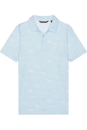 REVOLVE TravisMathew Travismathew featherweight city polo en color bebe azul talla L en - Baby Blue. Talla L (también en M, S).