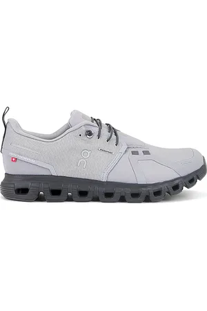 REVOLVE On On zapatilla deportiva cloud 6 wp en color gris talla 10 en - Grey. Talla 10 (también en 10.5, 11, 11.5, 12, 12.5, 13, 7, 7.5, 8, 8.5
