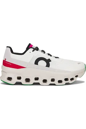 REVOLVE On On zapatillas deportivas cloudmonster en color blanco talla 10 en - White. Talla 10 (también en 10.5, 11, 11.5, 12, 12.5, 13, 8.5, 9