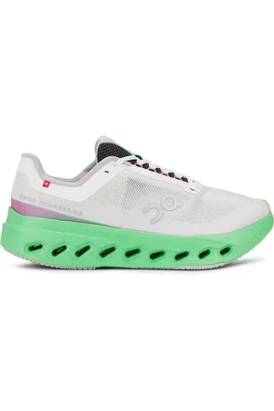 REVOLVE On On zapatillas deportivas cloudsurfer en color gris talla 10 en - Grey. Talla 10 (también en 10.5, 11.5, 12.5, 7.5, 8, 8.5, 9, 9.5).