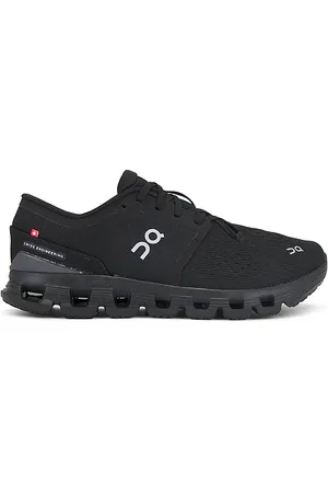 REVOLVE On On zapatilla deportiva cloud x en color negro talla 10 en - Black. Talla 10 (también en 10.5, 11, 11.5, 12, 12.5, 13, 7, 7.5, 8, 8.