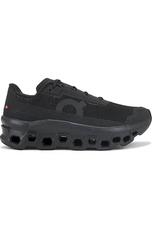 REVOLVE On On zapatilla deportiva cloud 6 wp en color negro talla 10 en - Black. Talla 10 (también en 10.5, 11, 11.5, 12, 12.5, 13, 7, 7.5, 8, 8