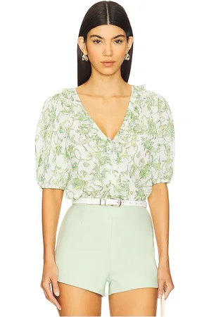 REVOLVE Cinq a Sept Cinq a sept top manga corta paisley seraphina en color hierbabuena talla L en - Mint. Talla L (también en M, S, XS).