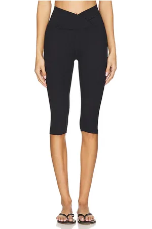 REVOLVE YEAR OF OURS Year of ours ribbed veronica capri legging en color talla L en - Black. Talla L (también en M, S, XS).