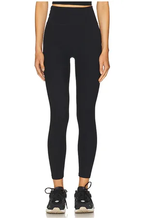 REVOLVE Beyond Yoga Beyond yoga impulse midi legging en color negro talla L en - Black. Talla L (también en M, S, XL, XS).