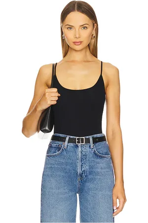 REVOLVE Perfectwhitetee Perfectwhitetee camiseta tirantes spaghetti tiff en color talla L en - Black. Talla L (también en M, S, XL, XS).