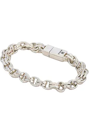 REVOLVE MAPLE Maple brazalete camp en color plateado metálico talla L en - Metallic Silver. Talla L (también en M, S).