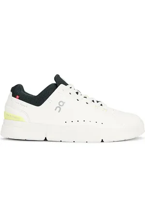 REVOLVE On On zapatillas deportivas roger en color blanco talla 10.5 en - White. Talla 10.5 (también en 11, 11.5, 12, 13, 7, 8, 8.5, 9, 9.5)
