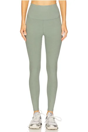 REVOLVE Beyond Yoga Beyond yoga space dye caught en the midi high waisted legging en color verde salvia talla L en - Sage. Talla L (también