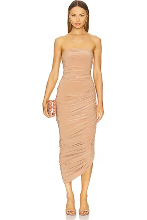 REVOLVE Norma Kamali Norma kamali vestido de fiesta sin tirantes diana en color nude talla L en - Nude. Talla L (también en M, S, XL, XS, XXS).