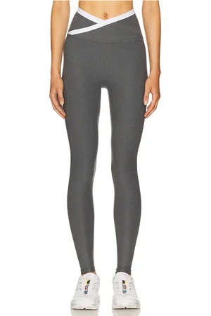 REVOLVE Beyond Yoga Beyond yoga spacedye outlines high waisted midi legging en color gris talla L en - Grey. Talla L (también
