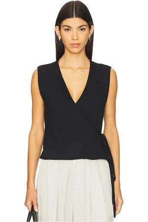 REVOLVE LESET Leset top sin mangas lauren en color talla L en - Black. Talla L (también en M, S, XL, XS).