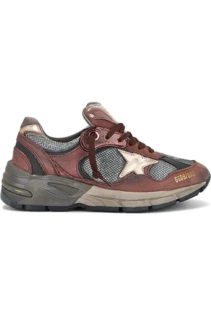REVOLVE Golden Goose Golden goose zapatilla deportiva running dad en color burgundy talla 35 en Brown Gray & Rame - Burgundy. Talla 35 (también en 36, 37, 3