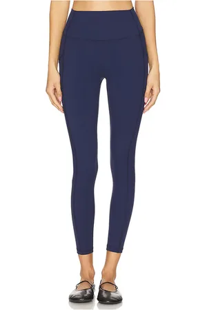 REVOLVE Spiritual Gangster Spiritual gangster cruz 7/8 pocket legging en color azul marino talla L en - Navy. Talla L (también en M, S, XL, XS).