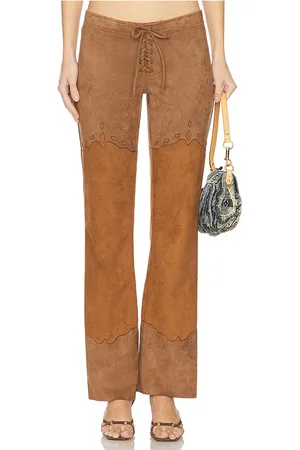 REVOLVE Leslie Amon Leslie amon pantalón acampanado coyote ugly en color talla L en - Brown. Talla L (también en M, S, XS).