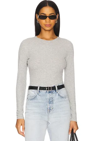 REVOLVE ANINE BING Anine bing camiseta manga larga jo en color gris claro talla L en - Light Grey. Talla L (también en M, S).