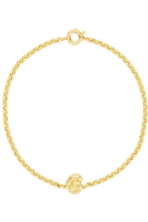 REVOLVE Timeless Pearly Timeless pearly brazalete en color oro metálico talla all en - Metallic Gold. Talla all.