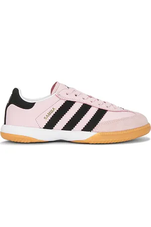 REVOLVE Adidas Originals Adidas originals zapatilla deportiva samba en color rosado talla 10 en Clear Pink Core Black & Gum - Pink. Talla 10 (también en 6.5