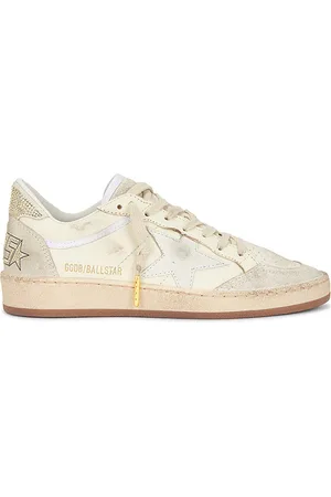 REVOLVE Golden Goose Golden goose zapatilla deportiva ballstar en color crema talla 37 en - Cream. Talla 37 (también en 38, 39, 40).