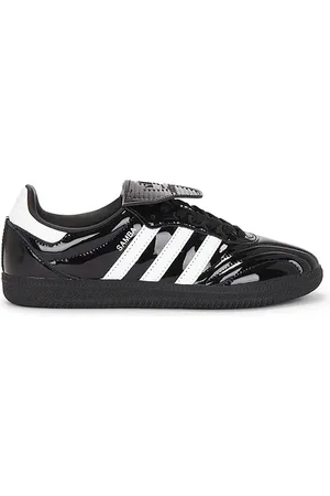 REVOLVE Adidas Originals Adidas originals zapatilla deportiva samba ilght en color negro talla 6.5 en Core Black Footwear White & Core Black - Black. Talla