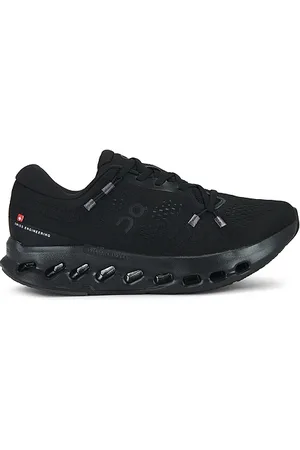 REVOLVE On On zapatillas deportivas cloudsurfer en color talla 10 en - Black. Talla 10 (también en 10.5, 11, 11.5, 12, 12.5, 13, 7, 7.5, 8, 9, 9.5