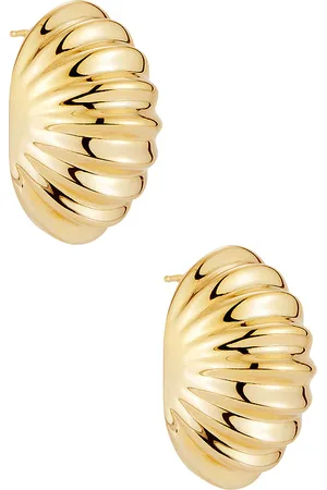 REVOLVE MEGA Mega pendientes en color oro metálico talla all en - Metallic Gold. Talla all.