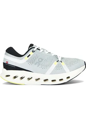 REVOLVE On On zapatillas deportivas cloudsurfer en color gris talla 11.5 en - Grey. Talla 11.5 (también en 7.5).