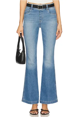 REVOLVE SPANX Spanx jeans acampanados en color azul talla L en - Blue. Talla L (también en M, S, XL, XS).